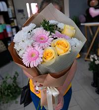 Букет цветов из:  Герберы, Розы и Хризантемы в Фалёнки