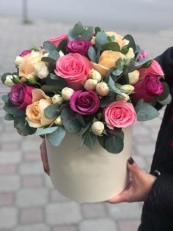 Цветочная композиция из Розы в шляпной коробке в Фалёнки