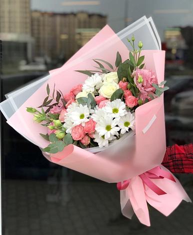 Букет цветов из: Розы, Лизиантусы и Хризантемы в Фалёнки